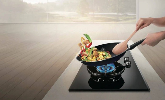 硬科技加持热效率远超国标一级！方太燃气灶让爆炒成家庭烹饪标配